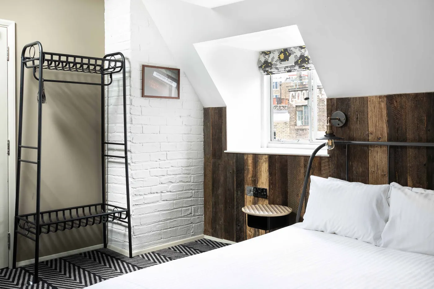 Rose and Crown ensuite room